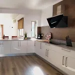 6 Bedroom Private Tenazinha I, With Private Pool ヴィラ アルブフェイラ