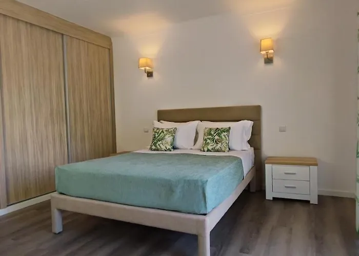 Villa 6 Bedroom Private Tenazinha I, With Private Pool