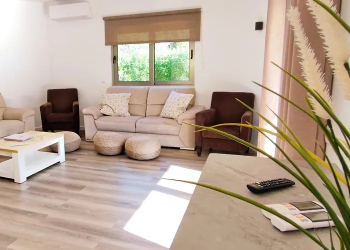 6 Bedroom Private Tenazinha I, With Private Pool 别墅